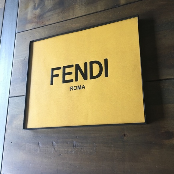 Fendi logo bag 💁🏼♀️🛍🎨 - Picture 2 of 10